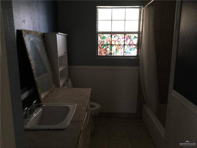 Building Photo - 5-27 1/2 N 27 1/2 St