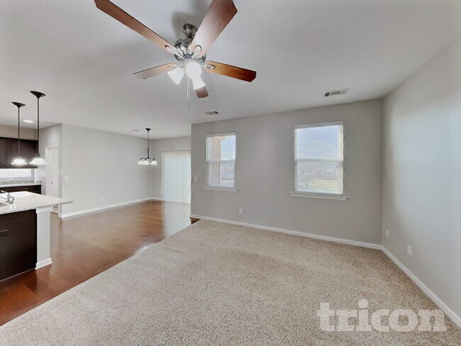 Foto del edificio - 1637 Robindale Dr