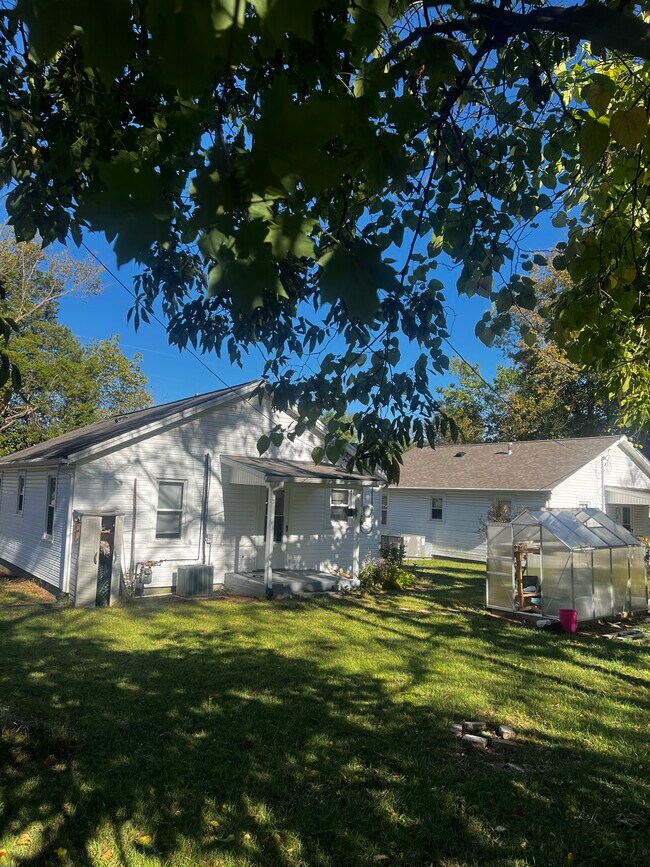 Foto del edificio - 116 W Rickert Ave