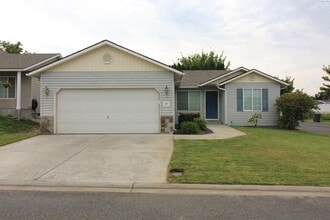 Building Photo - 1677 Foxglove Ave