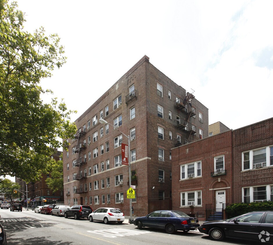 Building Photo - 28-20 36th Ave