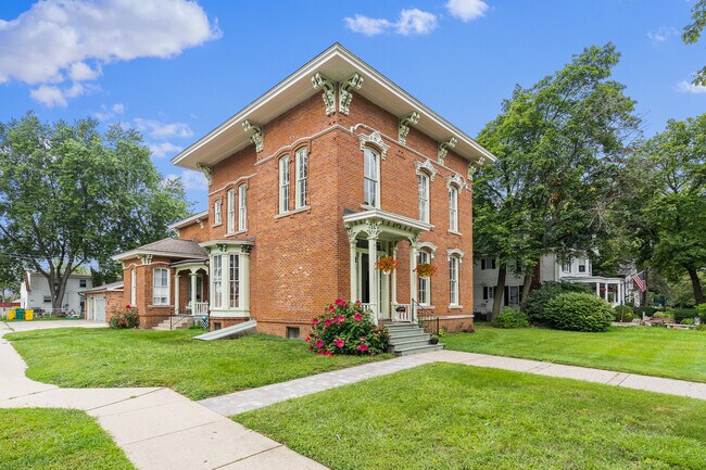 Building Photo - 45605 Cass Ave