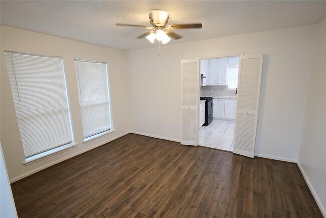 Building Photo - 15214 Corona Del Mar Dr