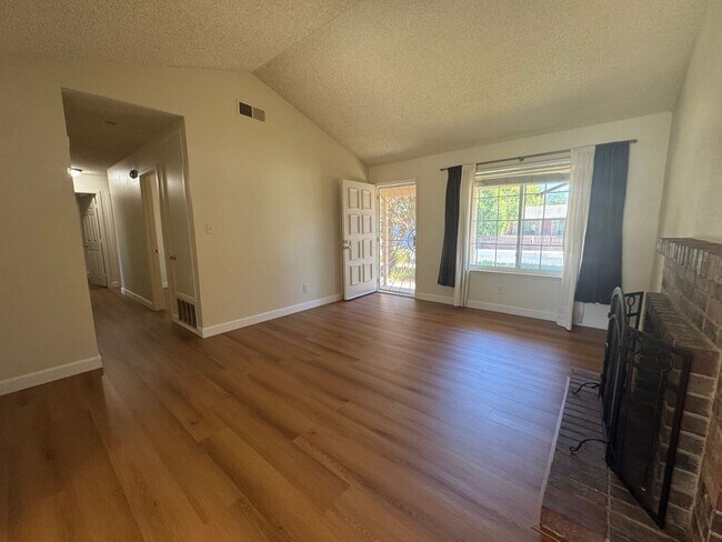 Foto del edificio - Recently Remodeled Four Bedroom Rosemont Home with Large Backyard!