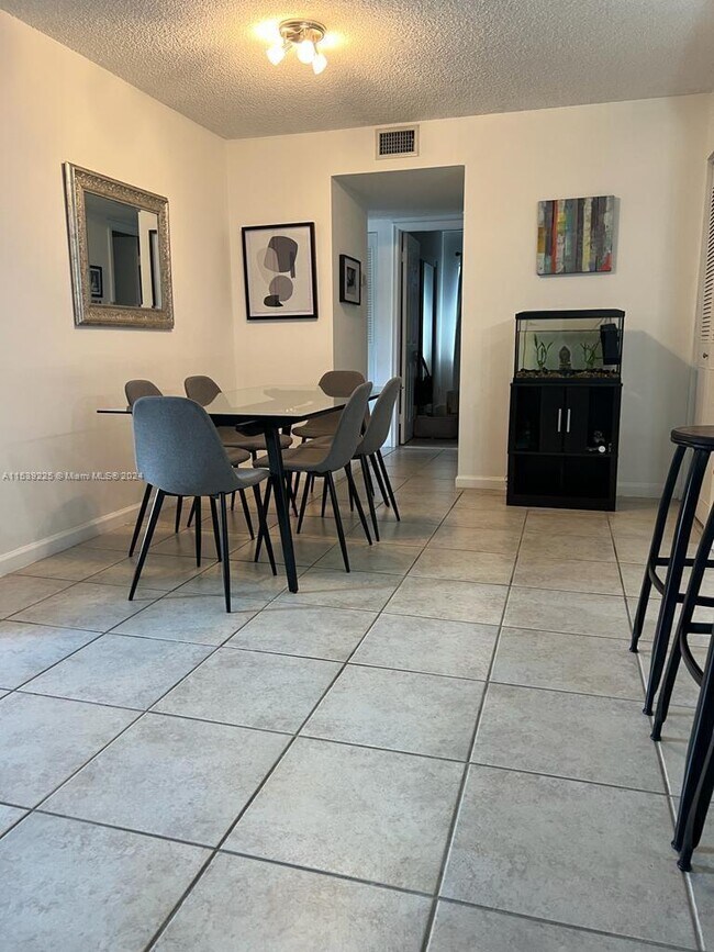 Foto del edificio - 7705 SW 86th St