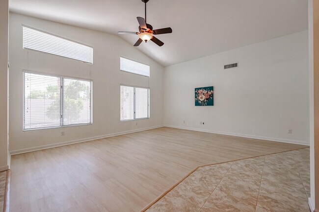 Foto del edificio - 3081 N 148th Ave