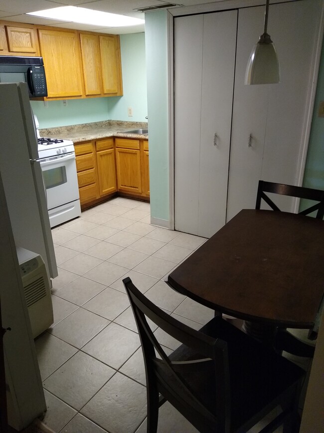 Kitchen - 2471 E Turkeyfoot Lake Rd
