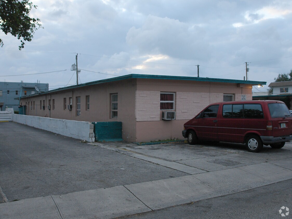 Building Photo - 927 N 18th Ct