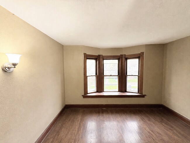 Building Photo - 221 Knower St