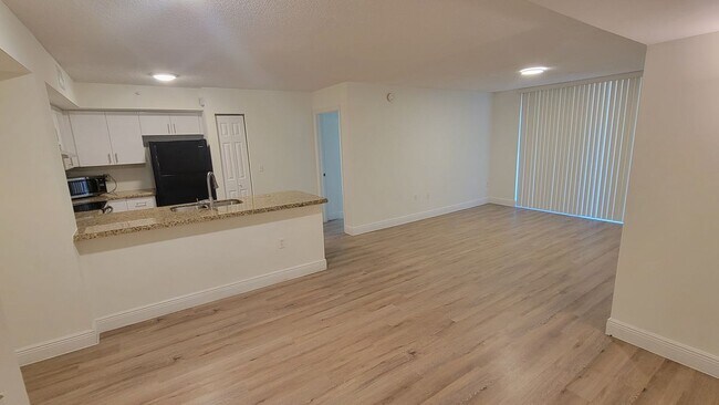 Foto del edificio - 2071 Renaissance Blvd