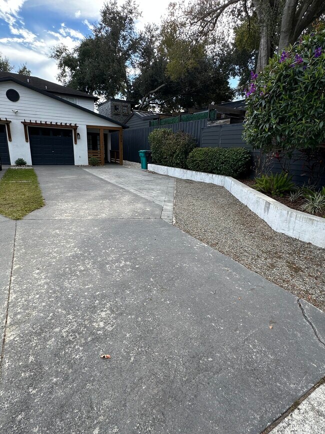 Foto del edificio - 804 E South St