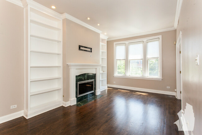 Building Photo - 3852 N Southport Ave
