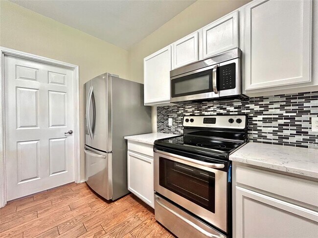 Foto del edificio - 6021 Nelson Oaks Dr