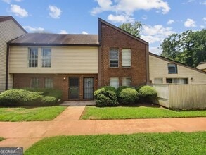 Building Photo - 3250 Strawberry Ln