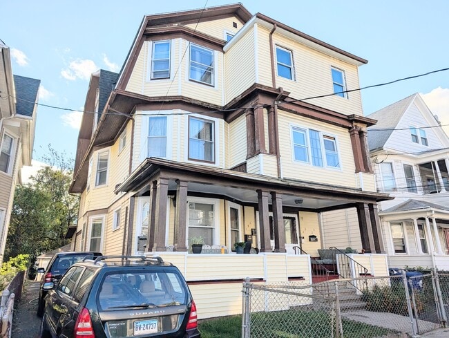Building Photo - 133 Poplar St