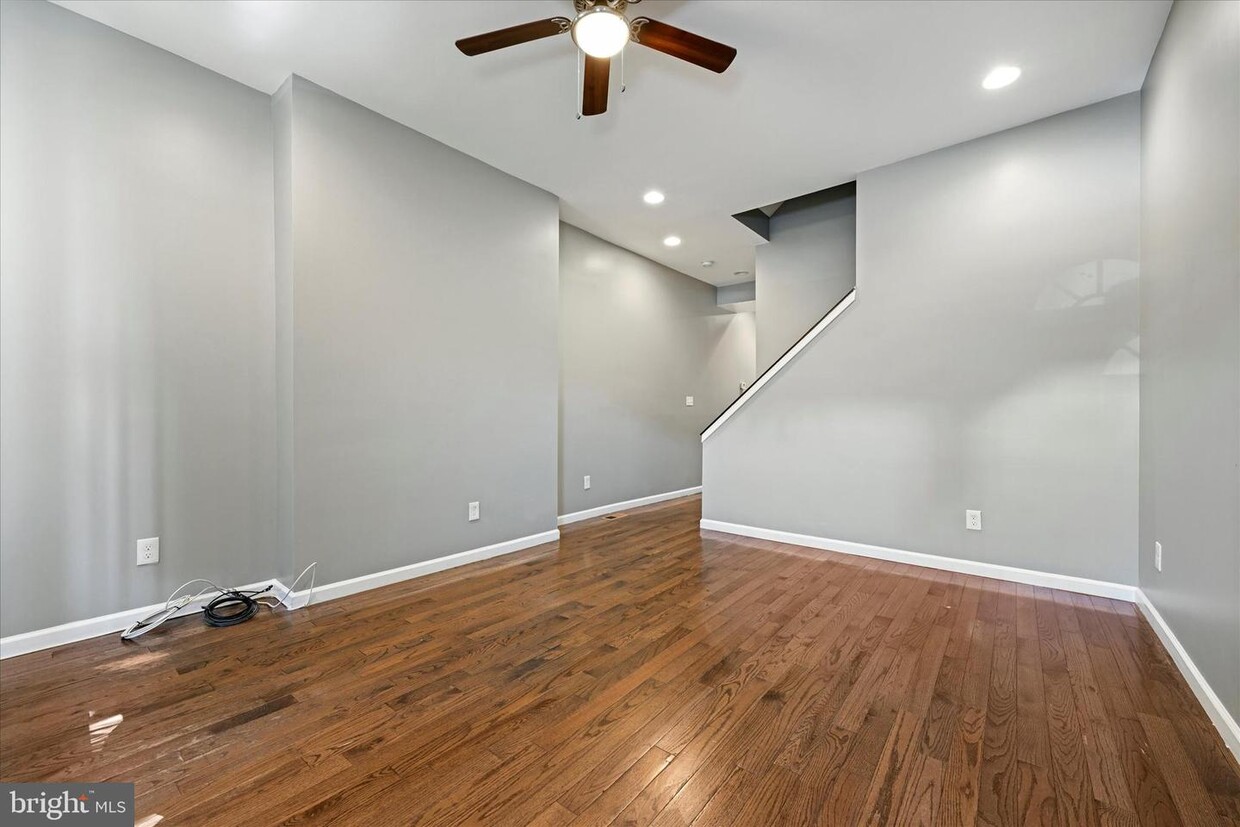 Primary Photo - 2468 Greenmount Ave