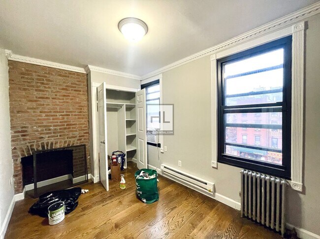 Foto del edificio - 1ST AVE.