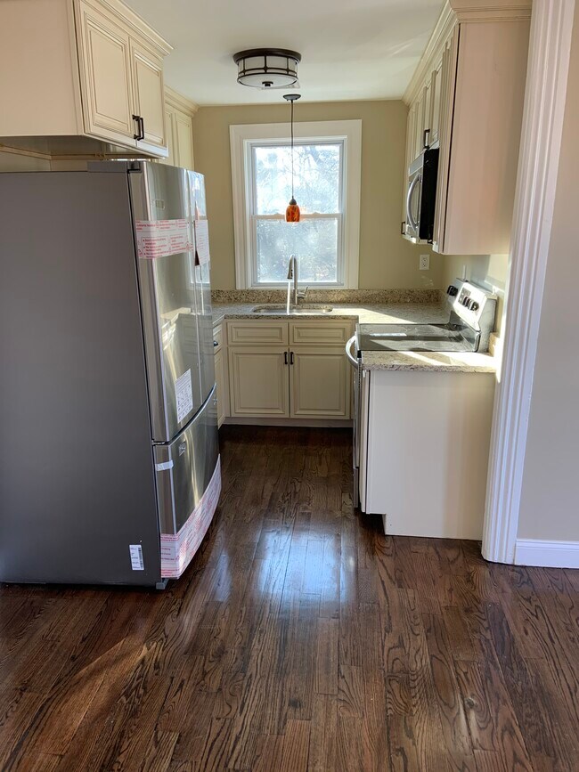 83 Cottage St Unit 2, Pawtucket, RI 02860 83 Cottage St Pawtucket, RI Apartments for Rent in