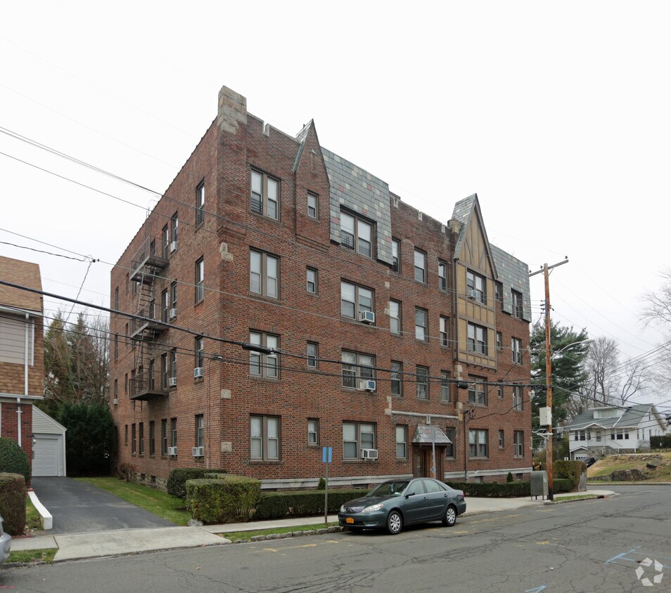 Building Photo - 2 Lockwood Ave