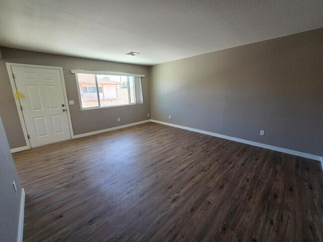 Building Photo - 4429 N 53rd Ln