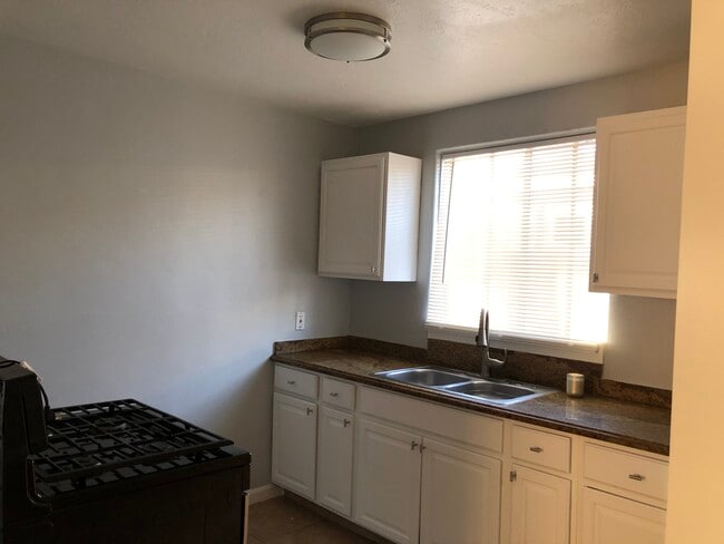 KITCHEN - 331 E 5th St