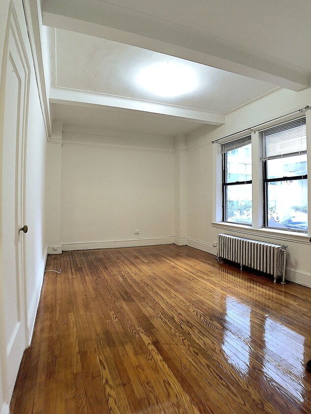 Primary Photo - 151 E 52nd St