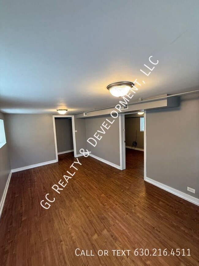 Building Photo - 9232 S Anthony Ave