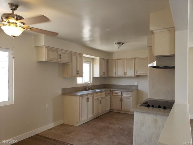 Foto del edificio - 3 br, 2 bath Apartment - 523 1/2 W Riggin St