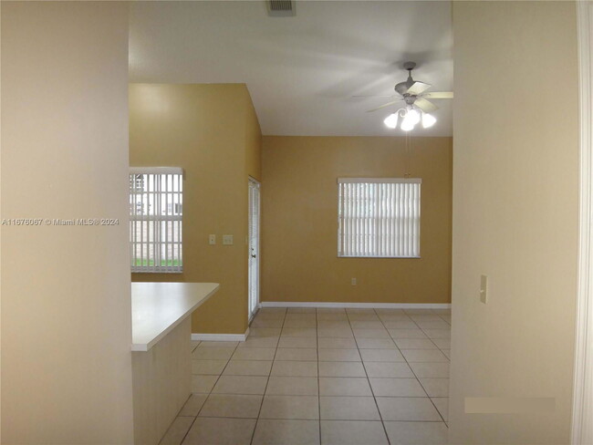 Foto del edificio - 15716 SW 43rd St