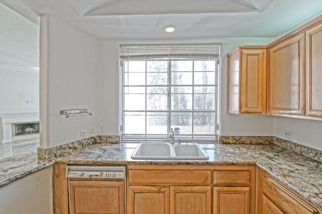 Building Photo - **Move in Special $1000 Off Third Months Rent** Remodeled Corner 3+2 Unit with Luxury Finishes Ne...
