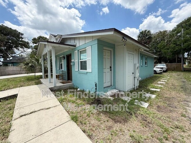 Building Photo - 216 9th St S