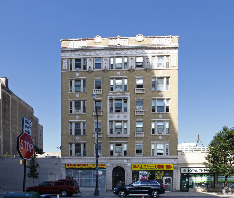 Building Photo - 4826-4828 N Sheridan Rd
