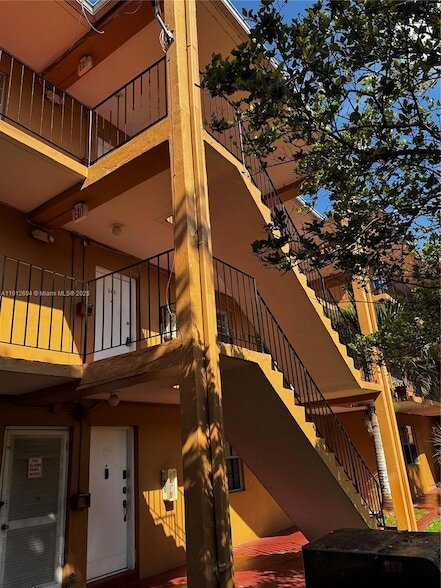 Foto principal - 1330 W 54th St