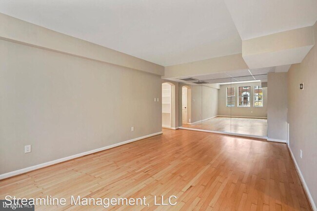 Foto del edificio - 2 br, 1 bath House - 1752 N Rhodes St #6-323