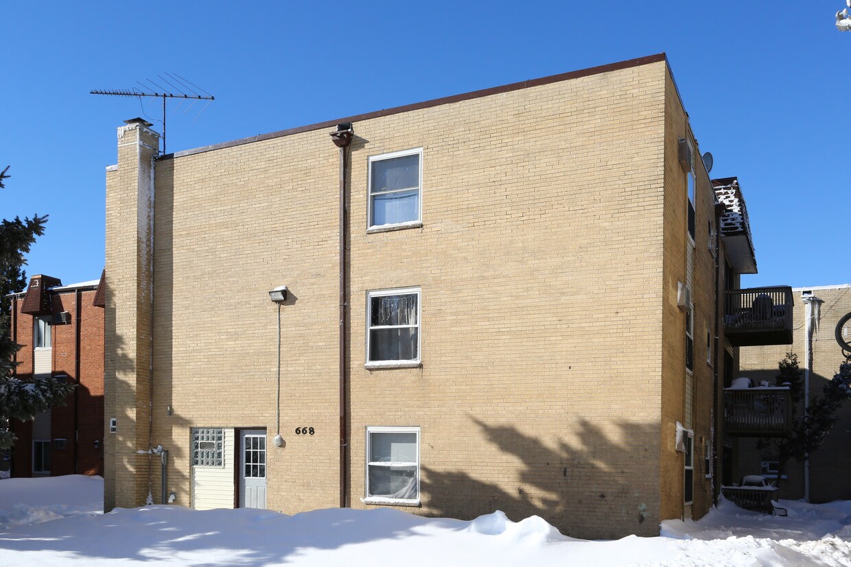 Building Photo - 668 Piper Ln