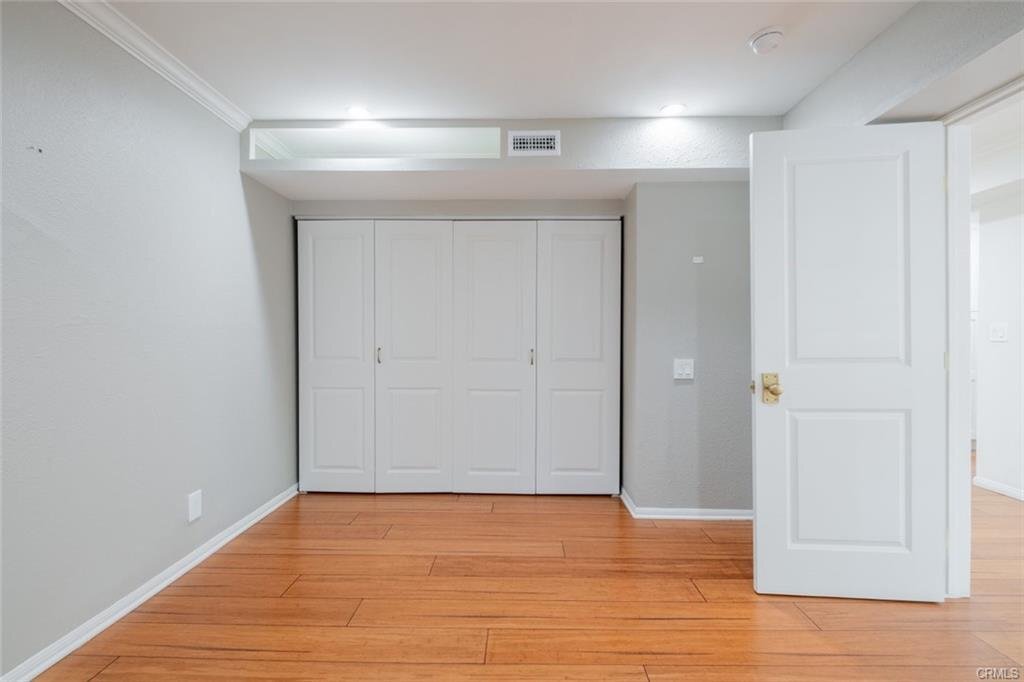 Foto principal - 10331 Riverside Drive Apt #103, Los Angele...