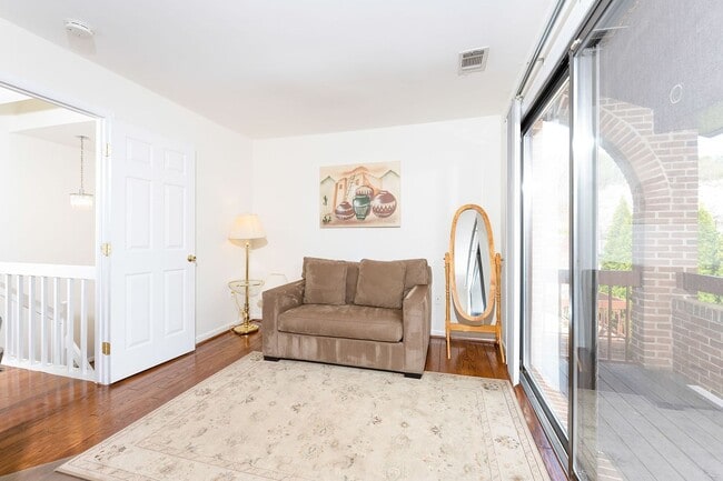 Building Photo - Stunning 4 Bedroom 3 and a Half Bath Bethe...