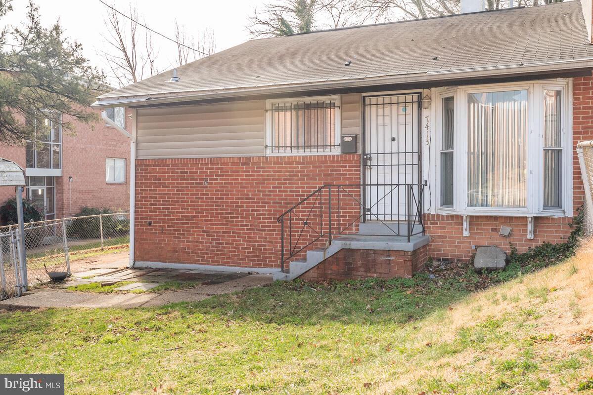 Primary Photo - 7413 Grayridge Ln