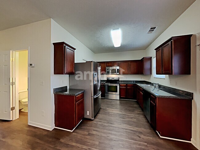 Foto del edificio - 600 Pemberton Dr