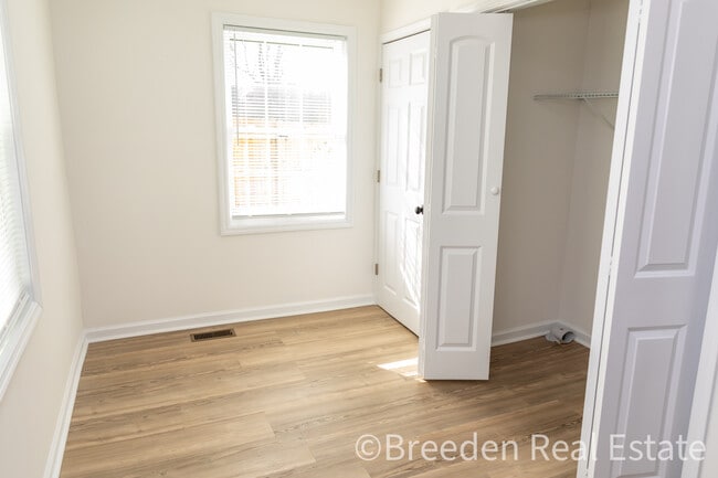 Building Photo - 303 Putnam St