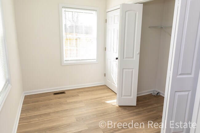 Foto del edificio - 303 Putnam St