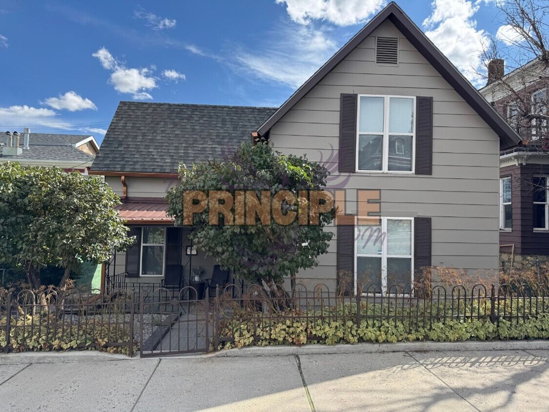 Foto principal - Historical furnished house in uptown Butte