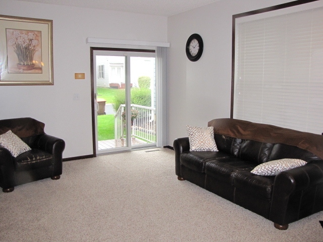 Building Photo - Fabulous 3Bd/2.5Ba House/Detached townhome- over 2000 finished sqft plus unfinished basement! Woo...