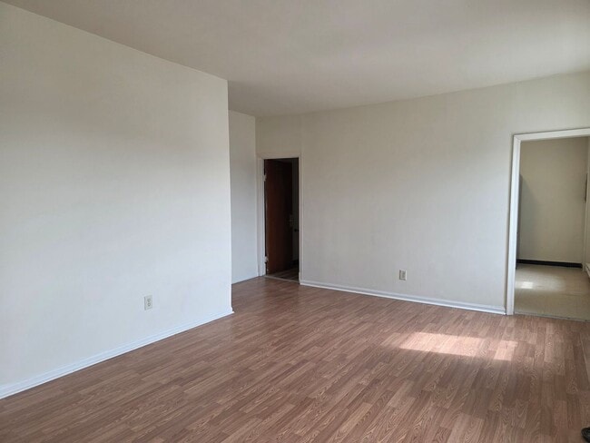 Photo - 100 N Franklin St Apartment