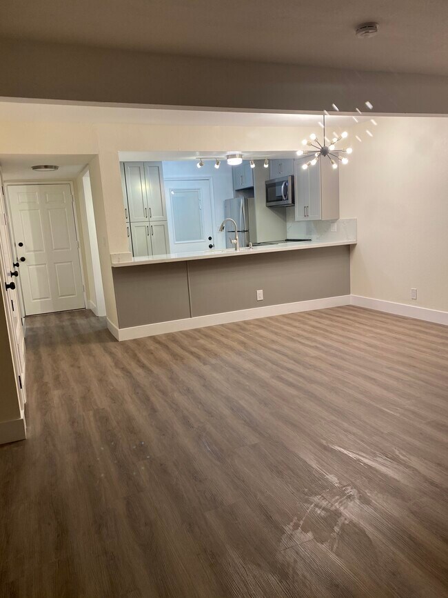 Building Photo - 3 Deuce Ct