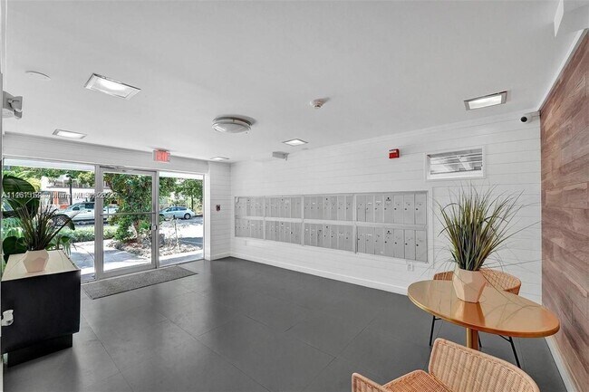 Foto del edificio - 221 Meridian Ave
