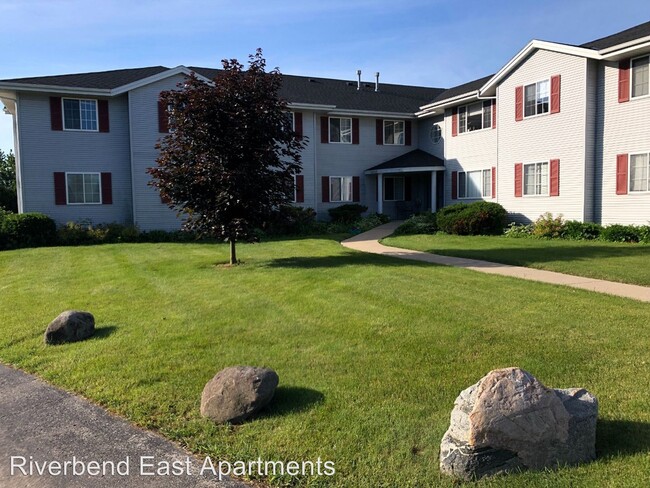 Building Photo - 1046-1046 Riverbend Dr