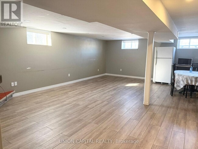 Building Photo - 19 Baylawn Dr