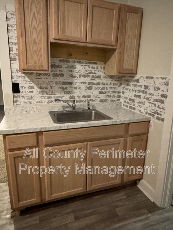 Building Photo - 2169 Neal Ave