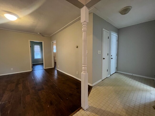 Building Photo - 1092 Edgerton St